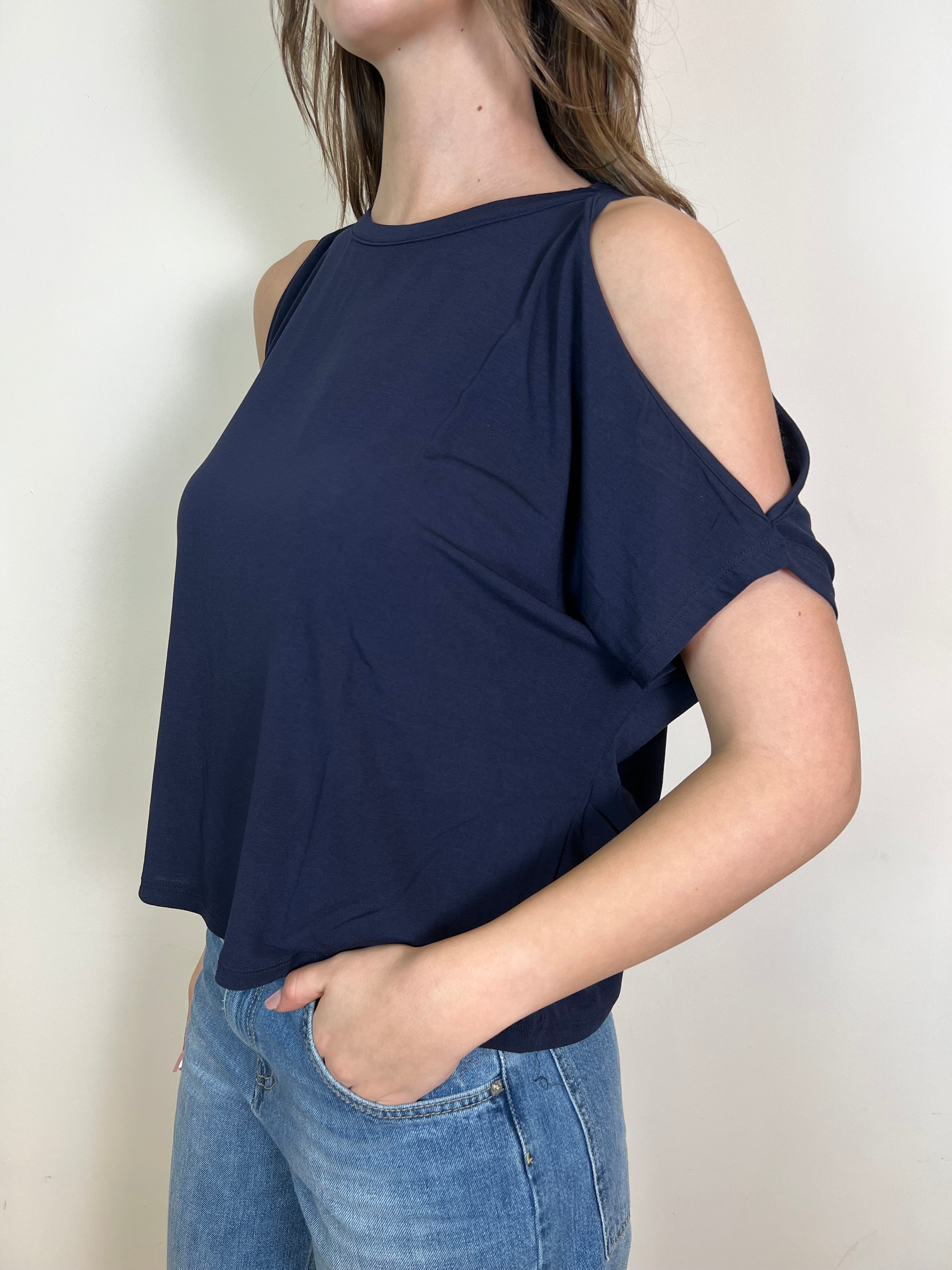 T-shirt cut out - Kontatto