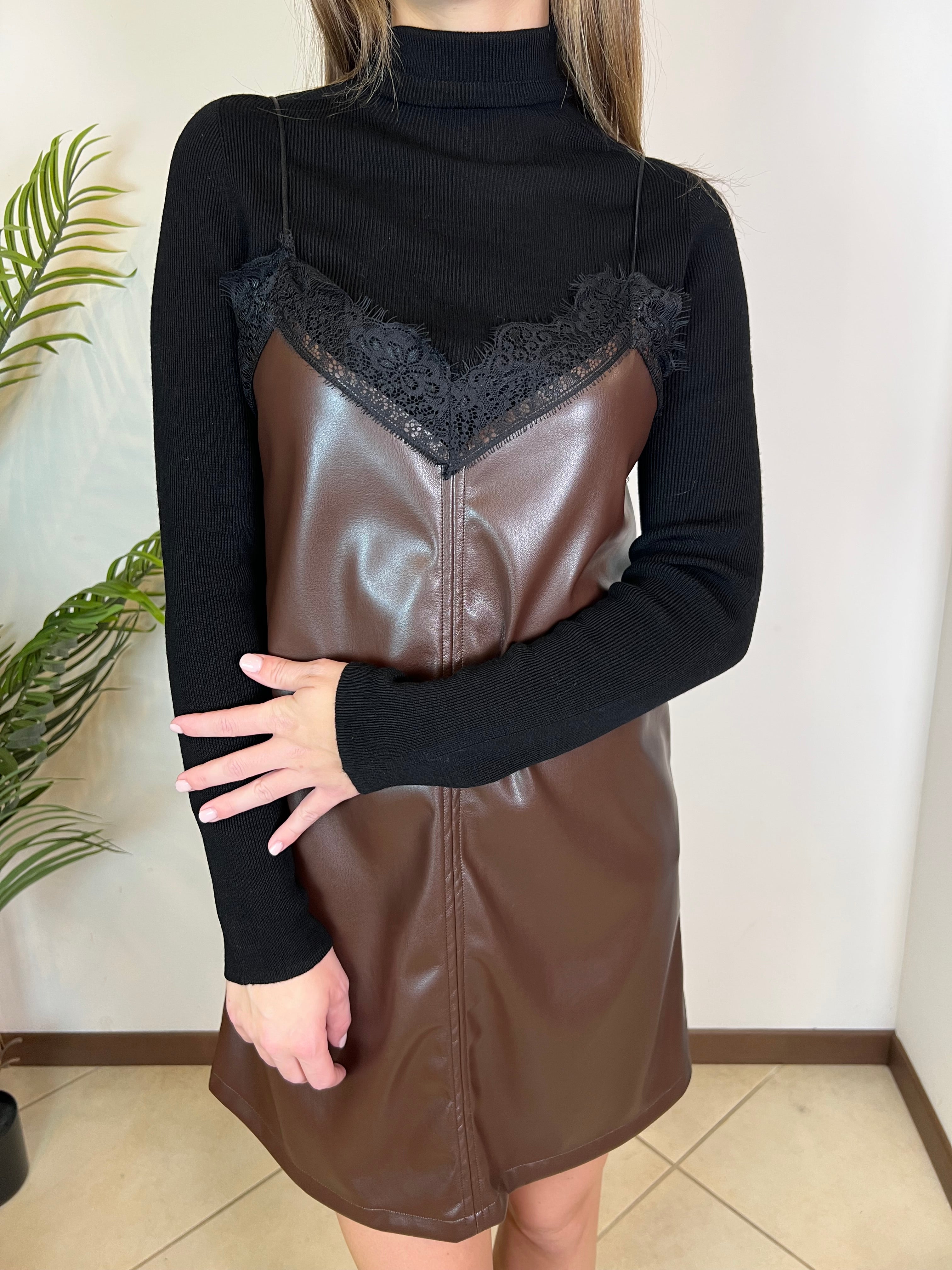 Abito ecopelle e pizzo - Haveone