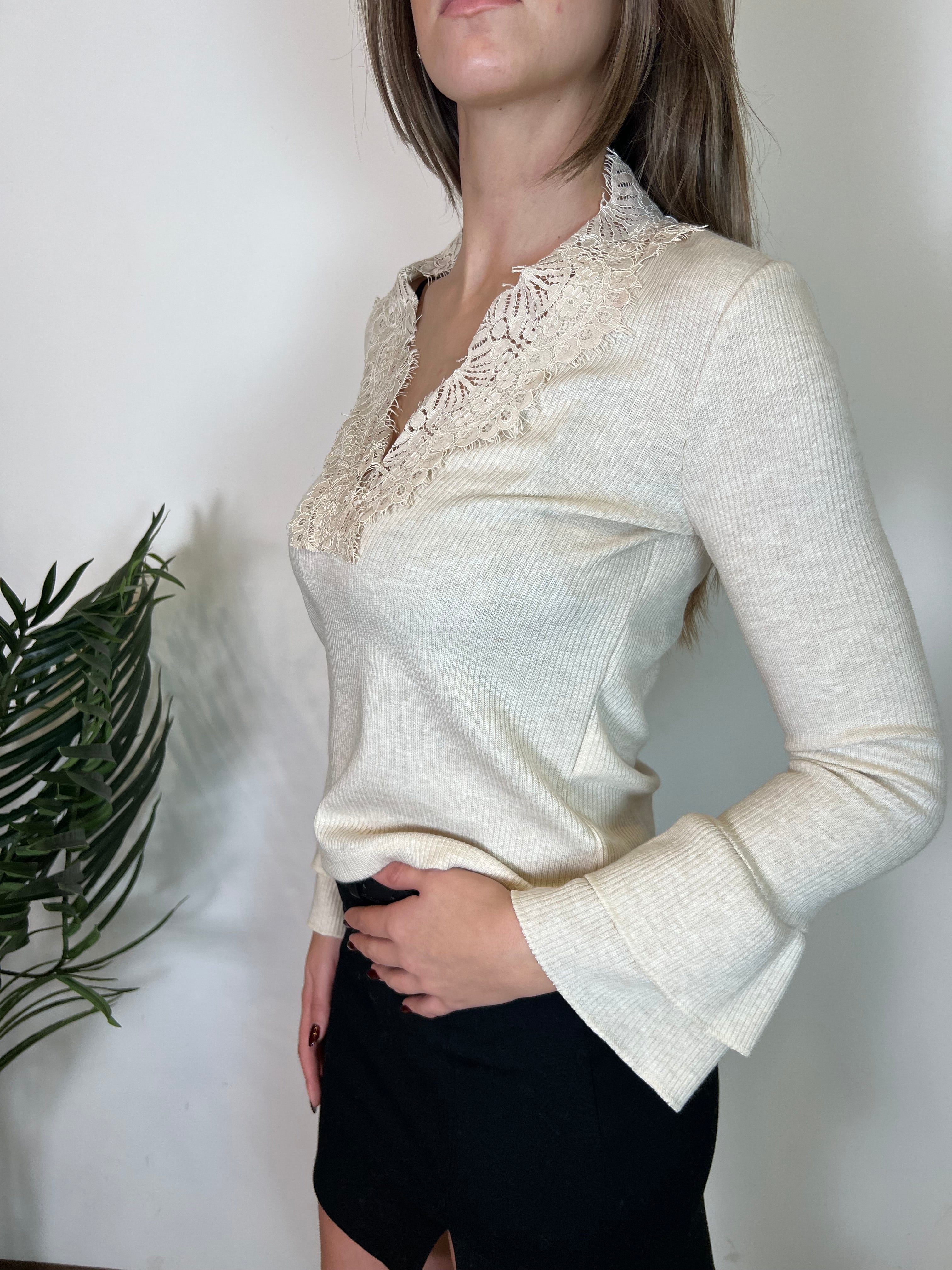 Maglia costina scollo v in pizzo - Haveone