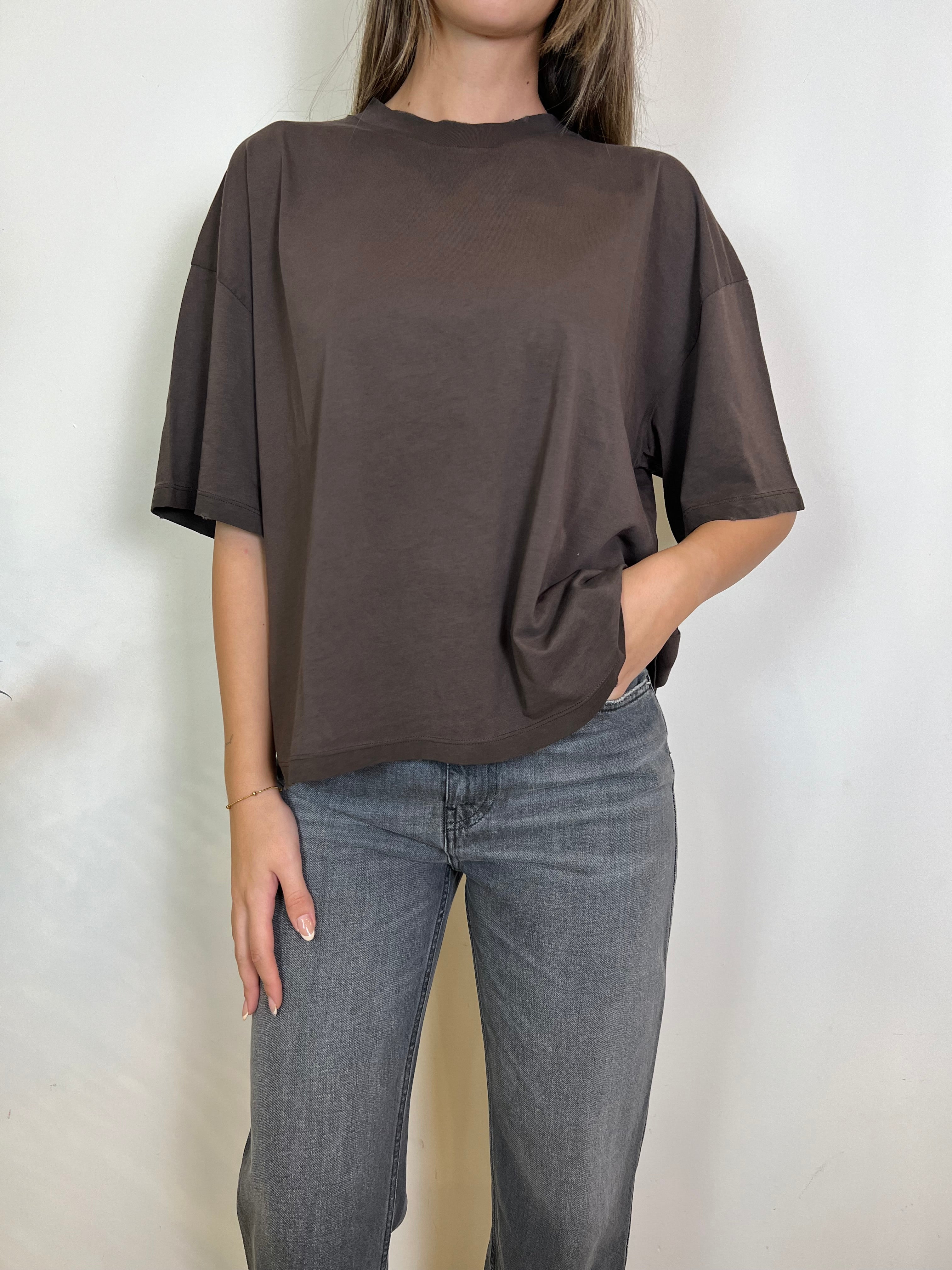 T-shirt over stone - Vicolo