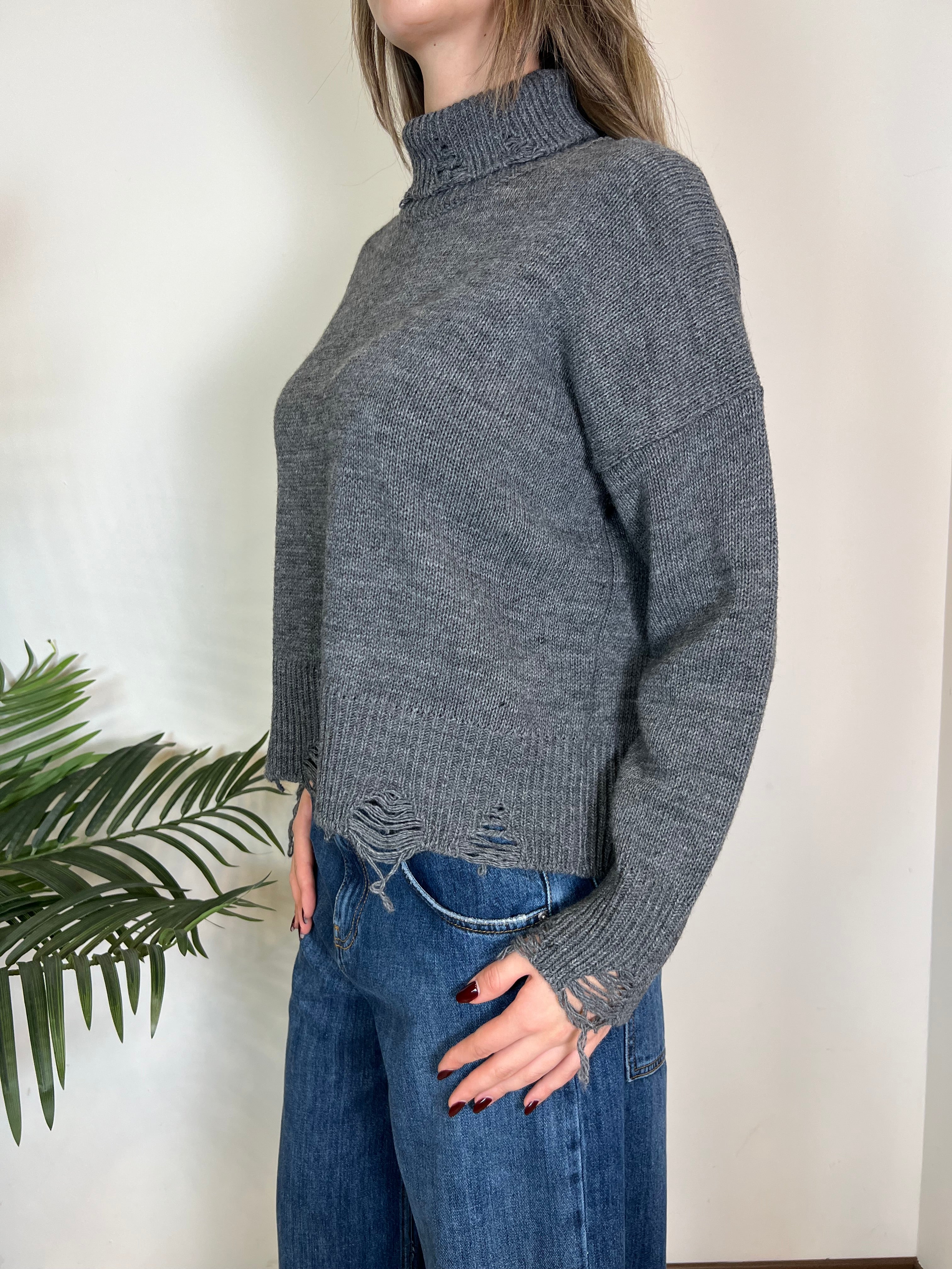 Maglia dolcevita con rotture - Haveone