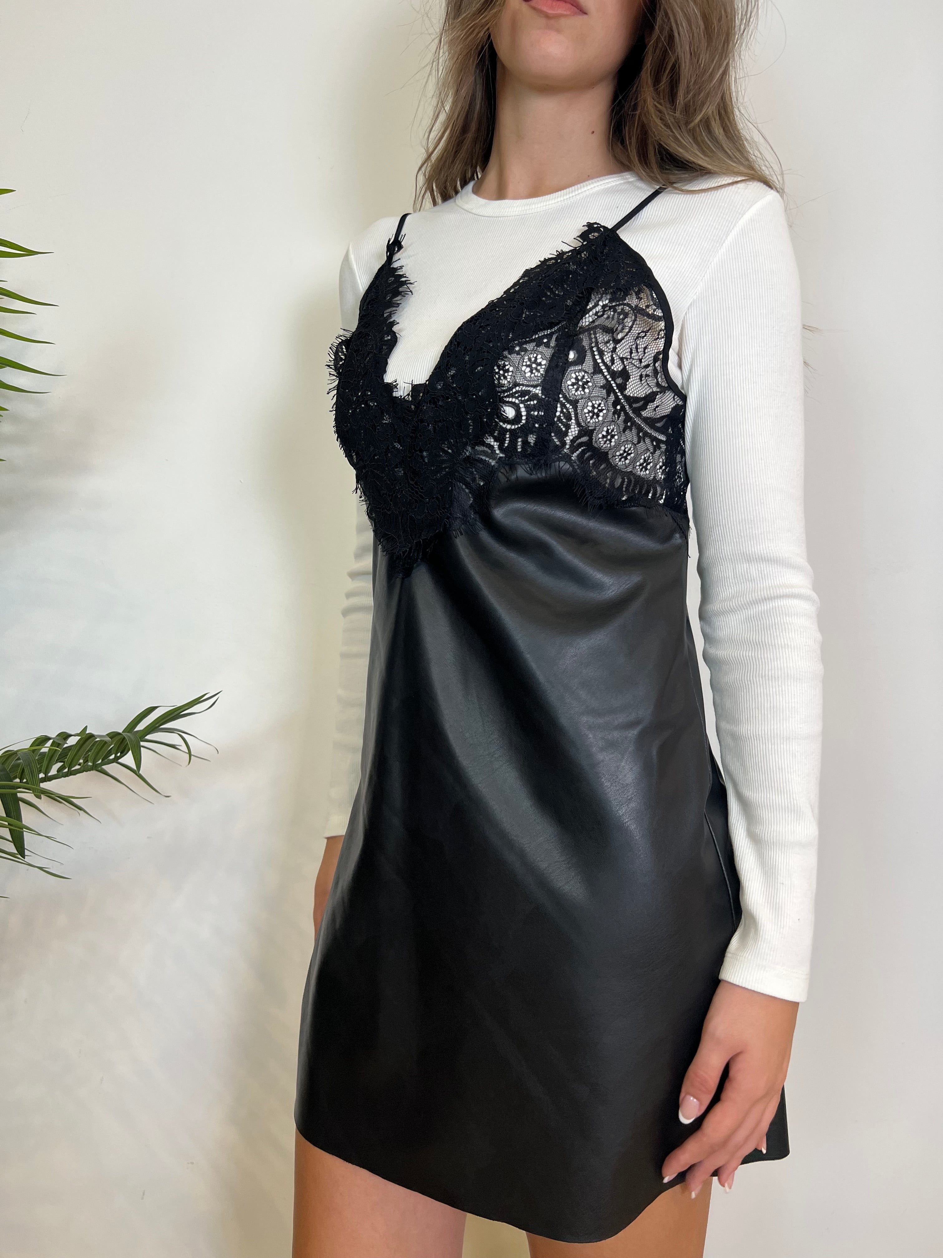 Abito ecopelle e pizzo - TensioneIn