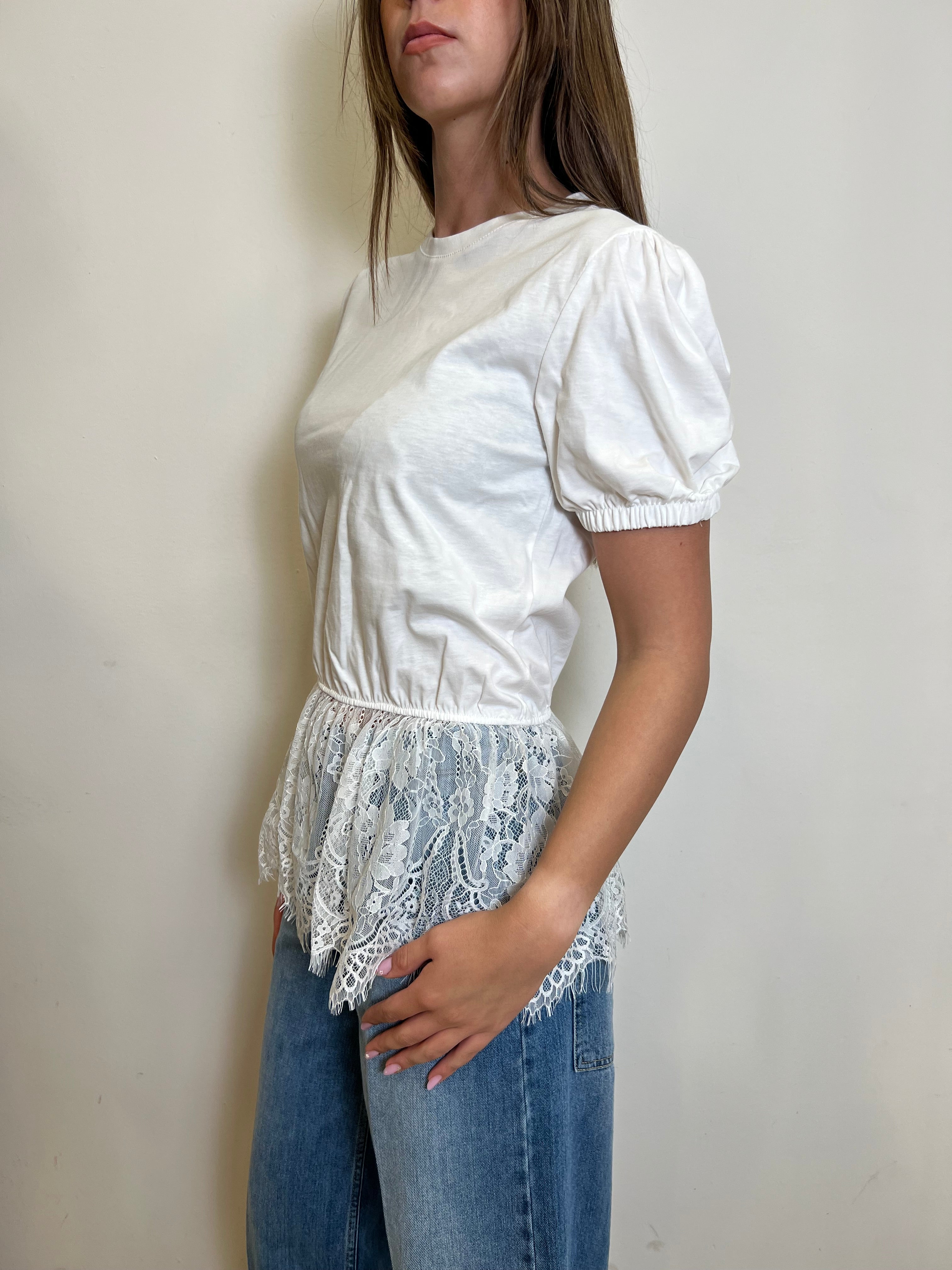 T-shirt manica sbuffo sfondo pizzo - Haveone