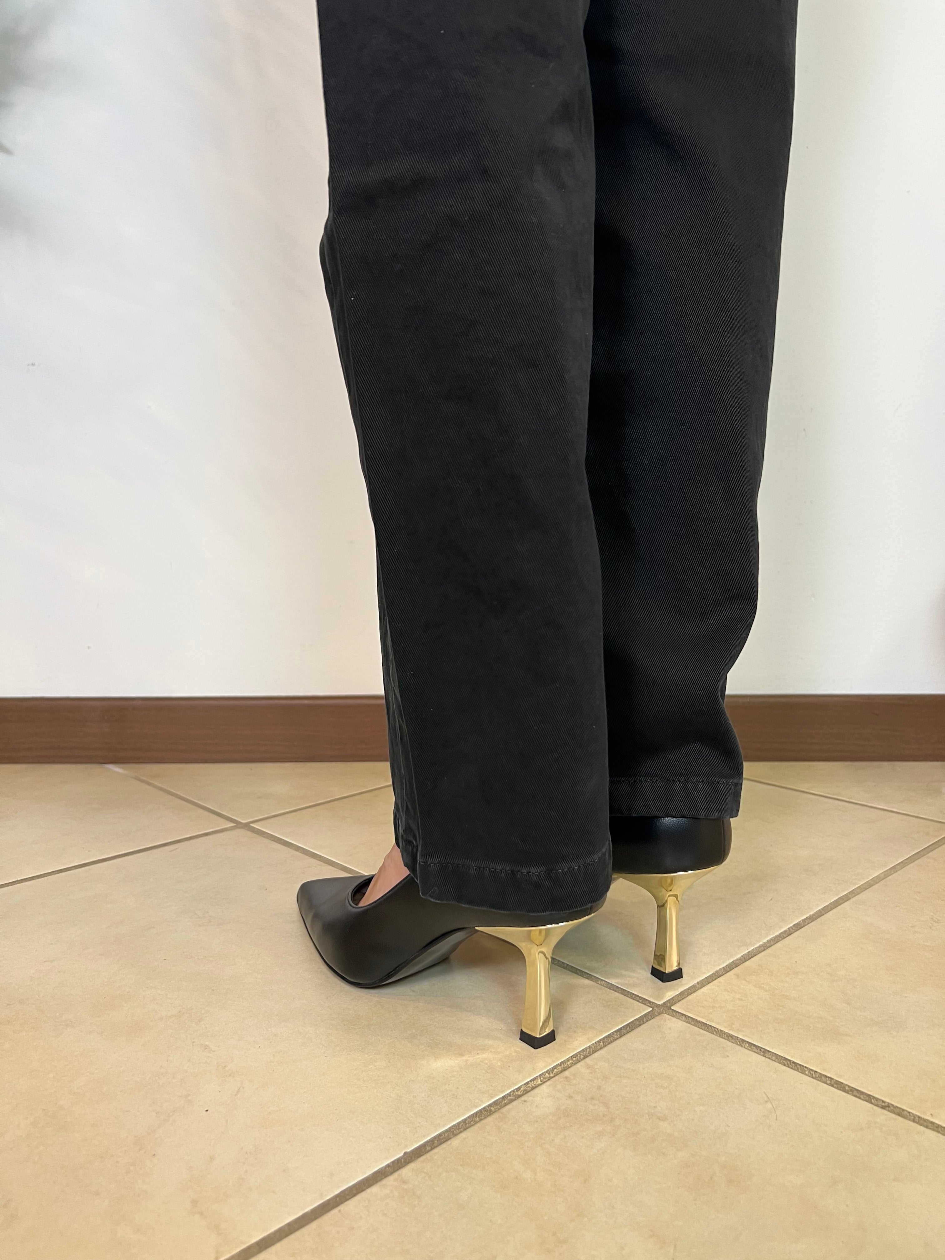 Decolletè nera tacco oro - Ovyè