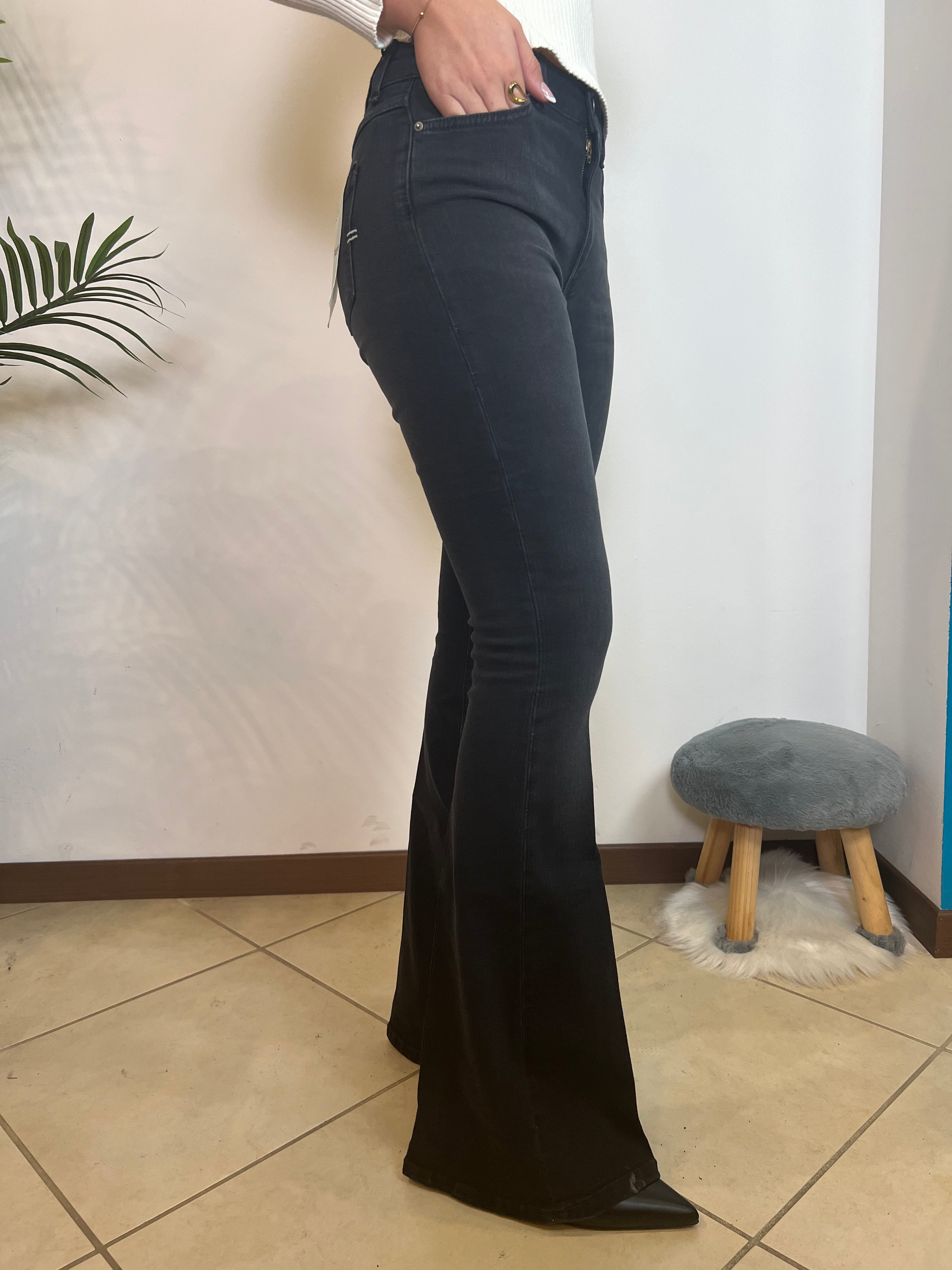 Jeans Giselle Flare nero - Vicolo