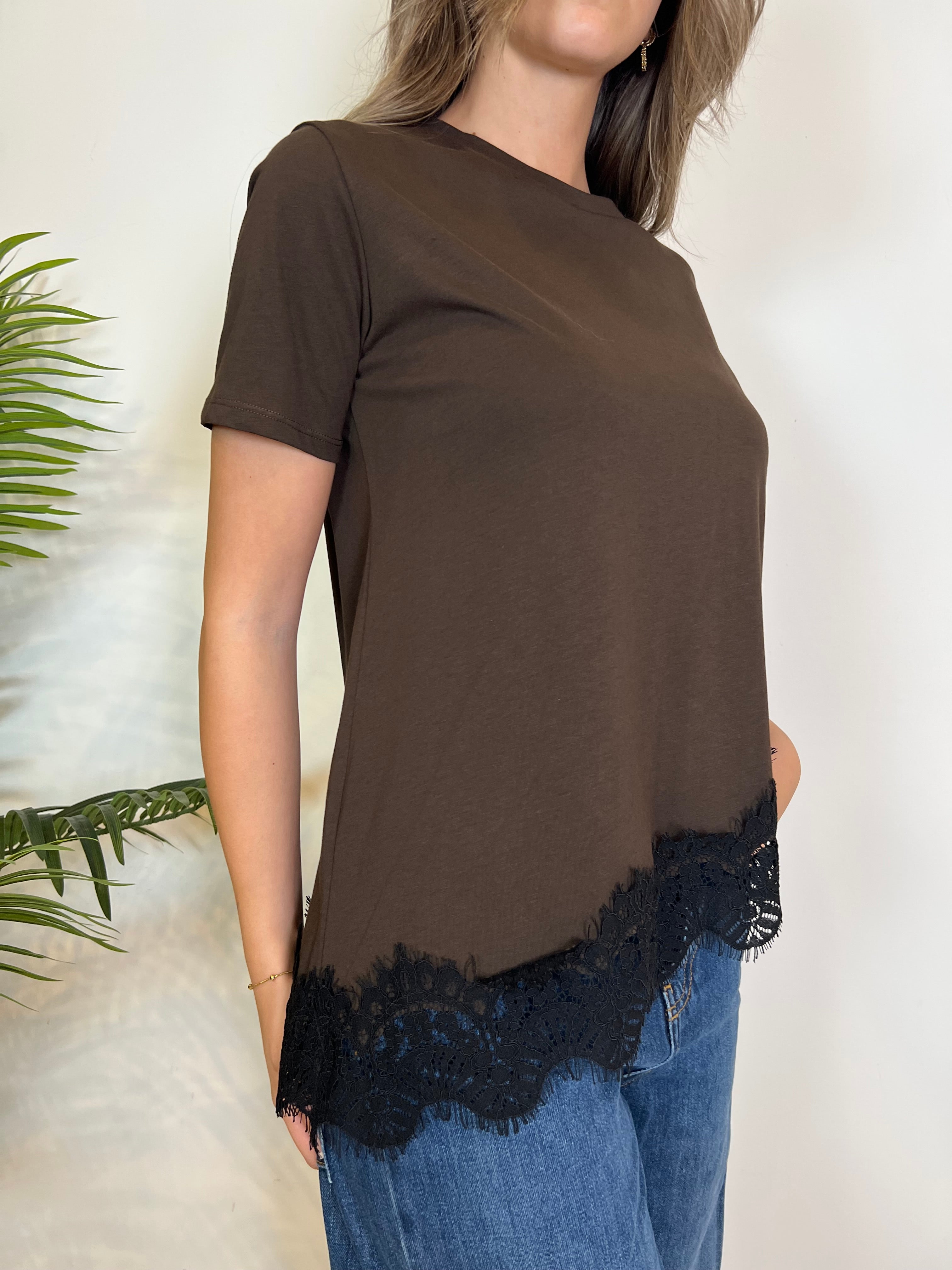 T-shirt asimmetrica pizzo - TensioneIn