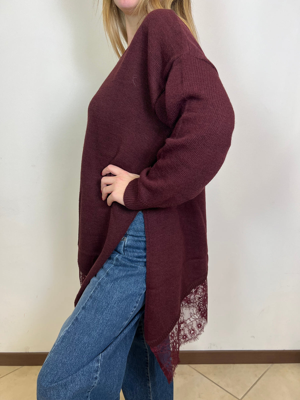 Maglia asimmetrica scollo v e pizzo - Vicolo