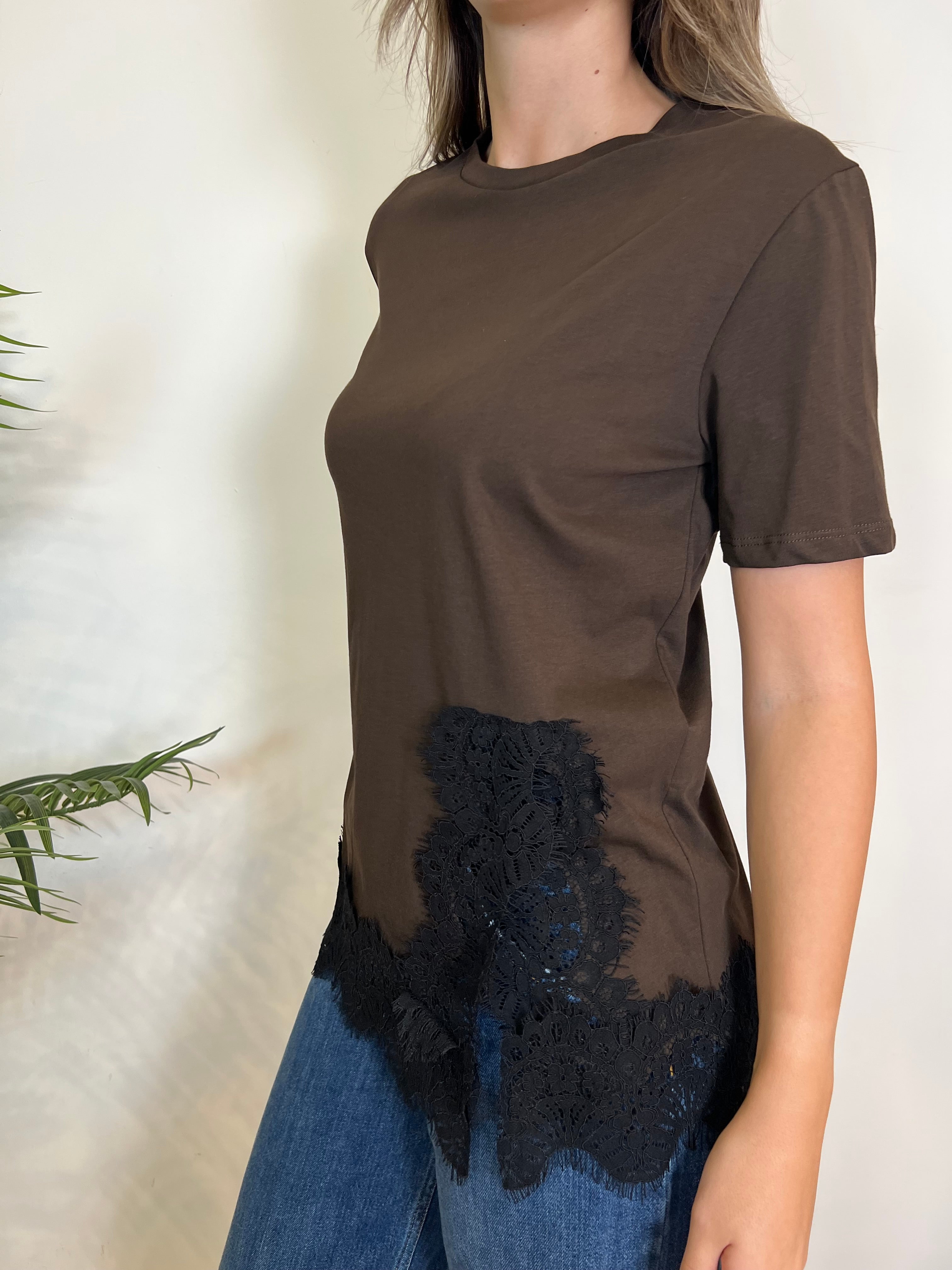T-shirt con spacco pizzo - TensioneIn