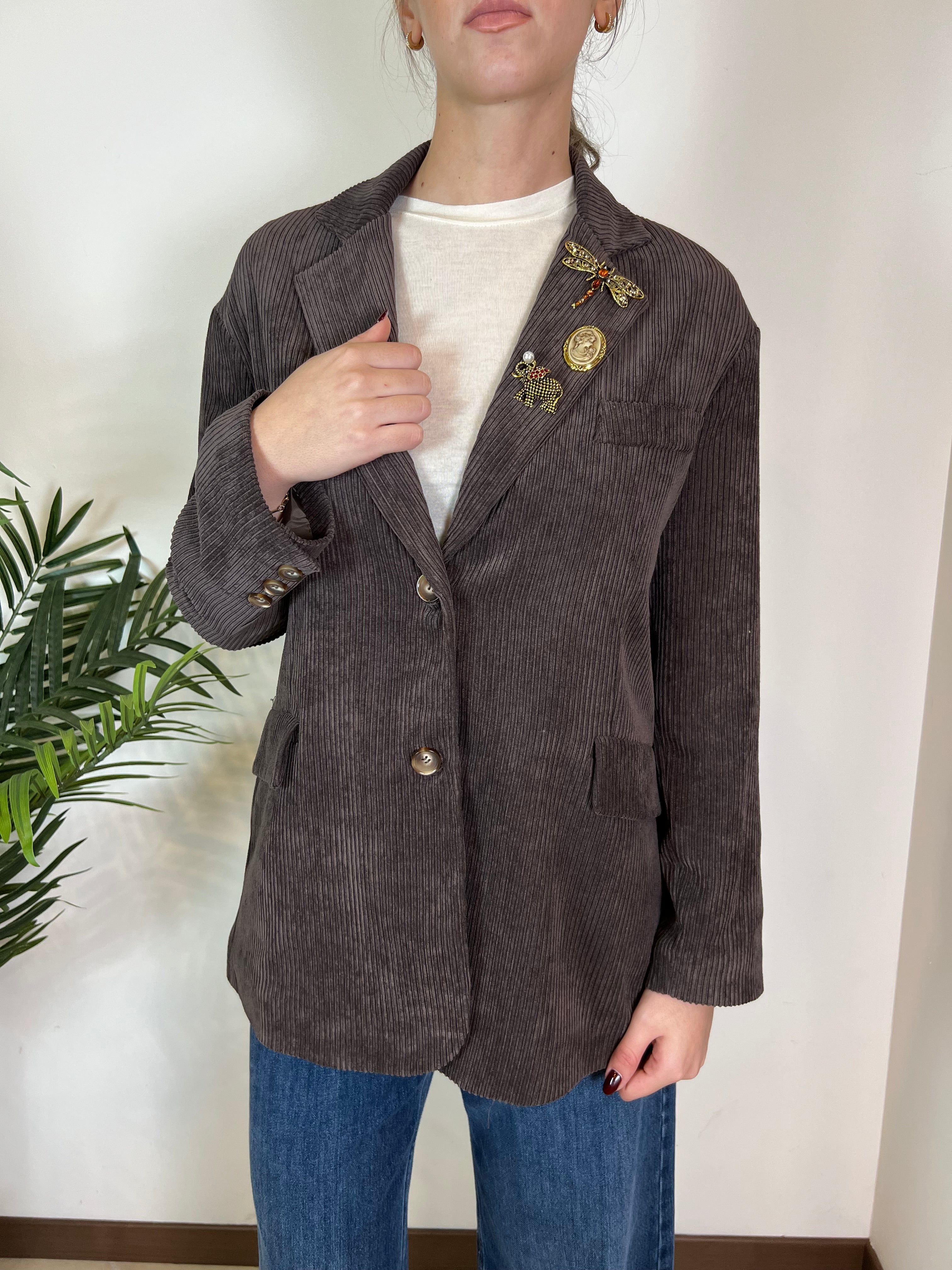 Giacca over velluto con spille - Haveone