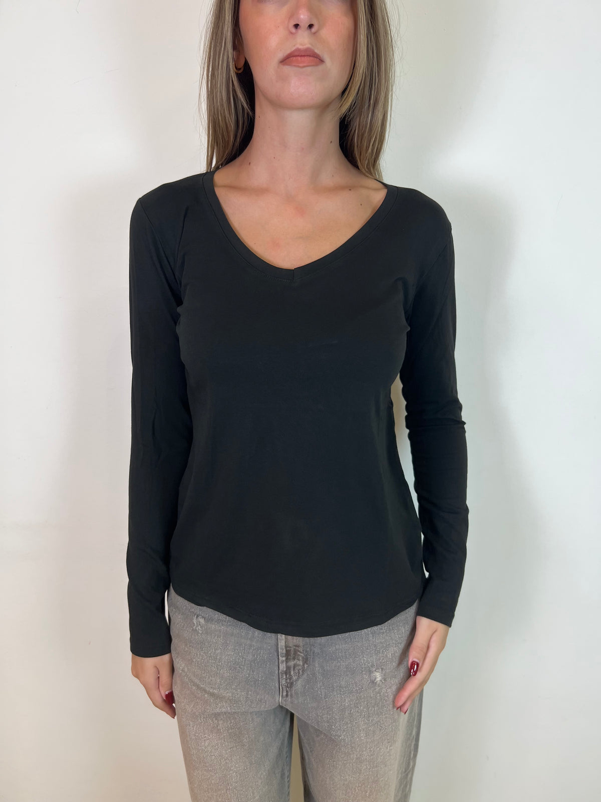 T-shirt slim scollo v basica - Haveone