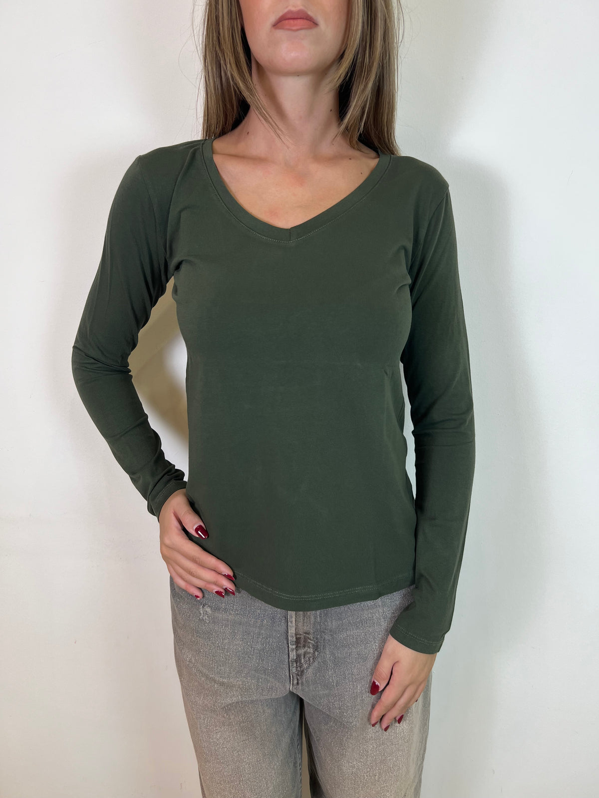 T-shirt slim scollo v basica - Haveone