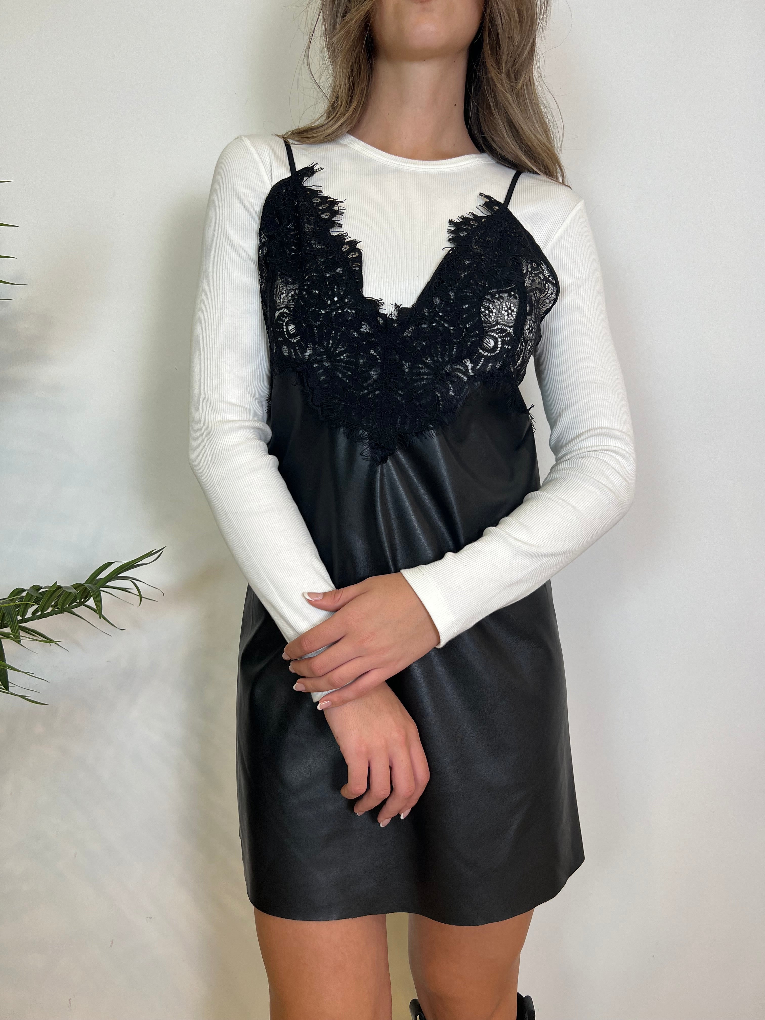 Abito ecopelle e pizzo - TensioneIn