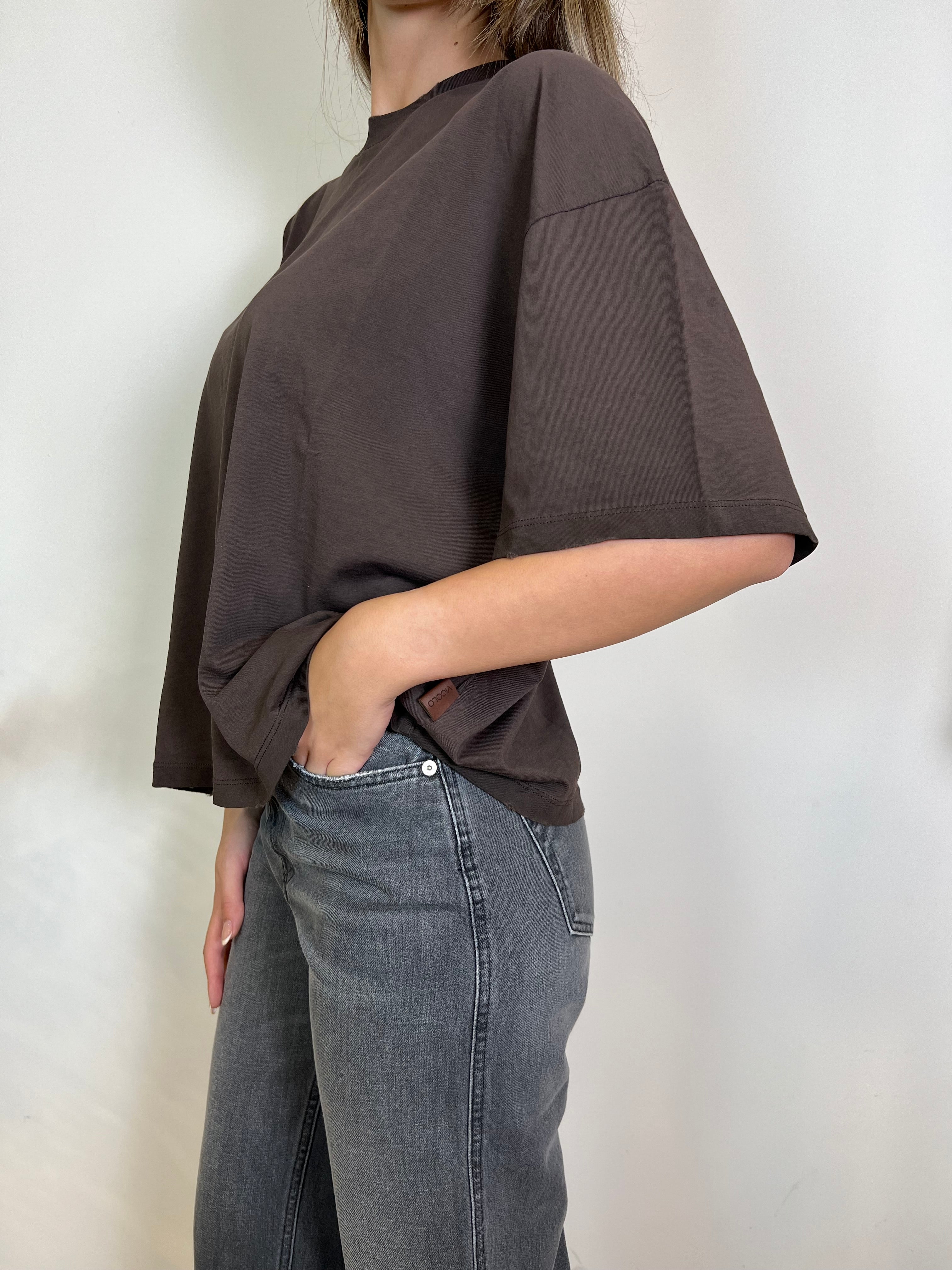 T-shirt over stone - Vicolo